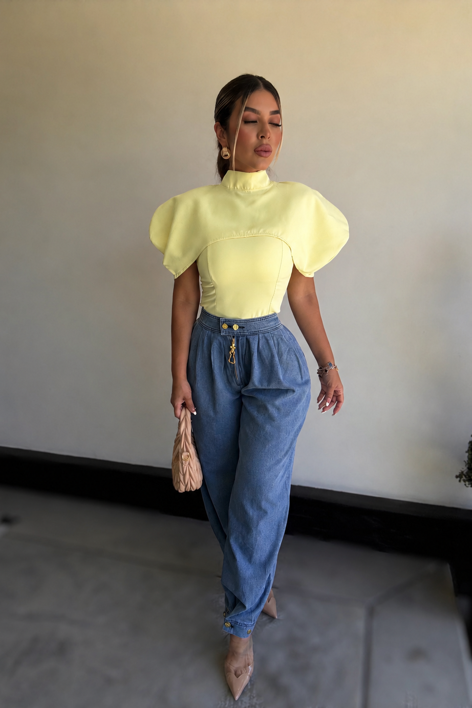 BLUSA HOMBRERAS AMARILLA