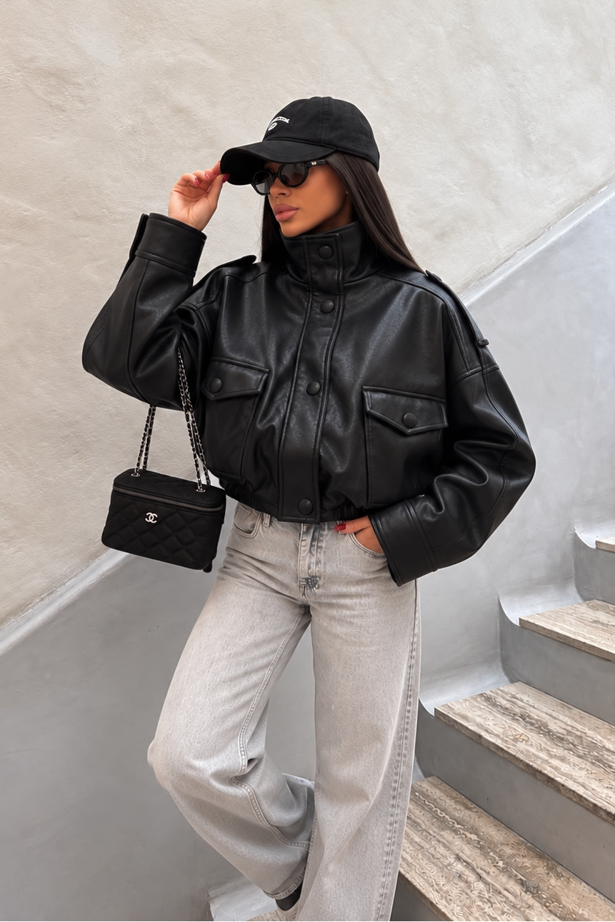 CHAMARRA OVERSIZE EFECTO PIEL NEGRA