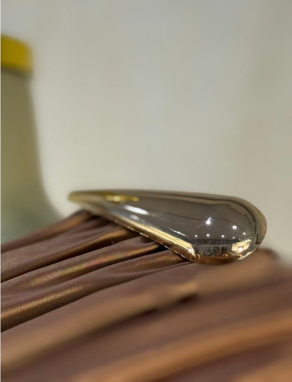 VESTIDO BRONCE ESTOLA Y BROCHE