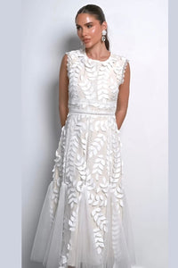 VESTIDO CELESTE ENCAJE BORDADO TUL