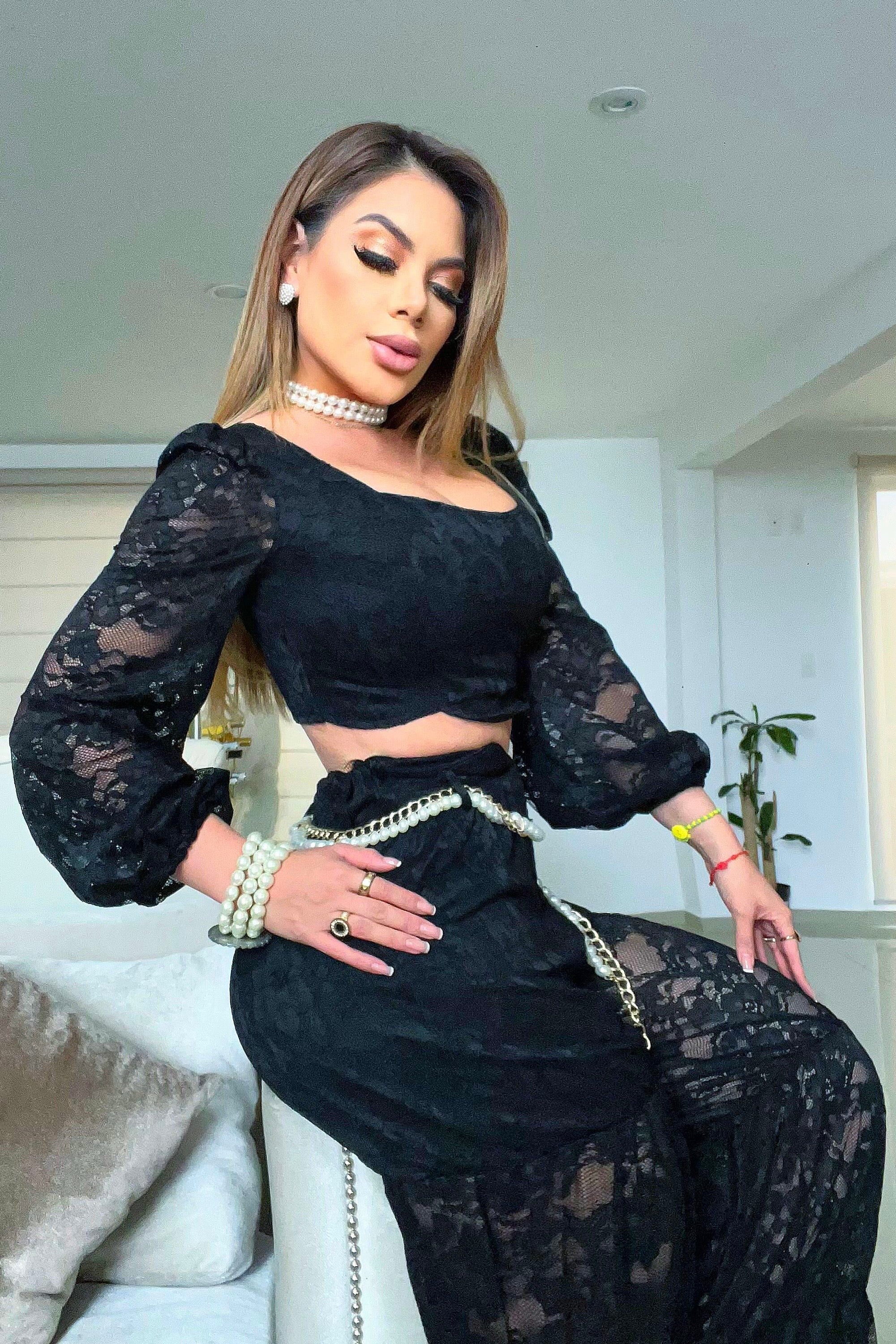 SET ENCAJE GIOMARA NEGRO CINTURON ORO