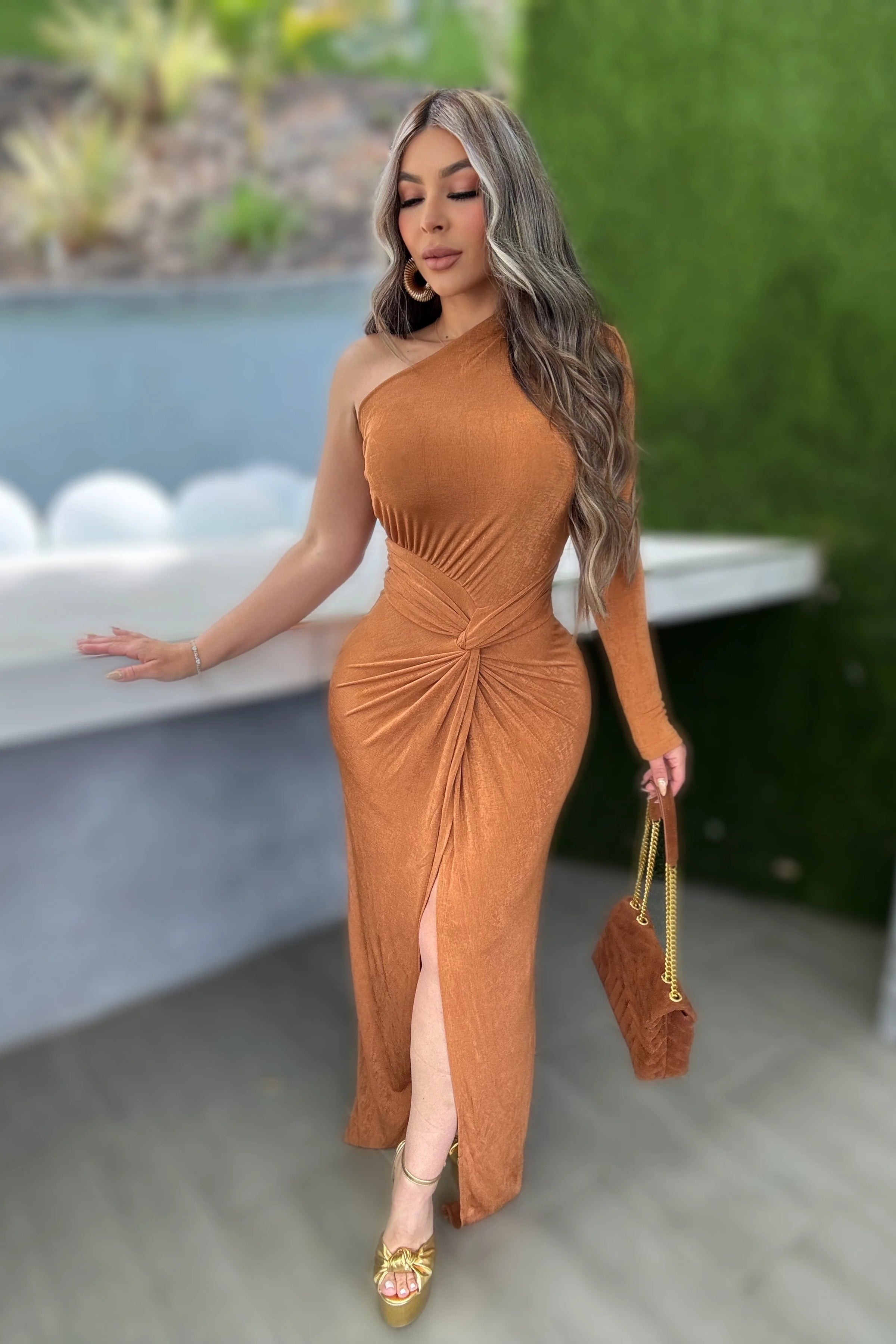 VESTIDO CARAMELO UNA MANGA