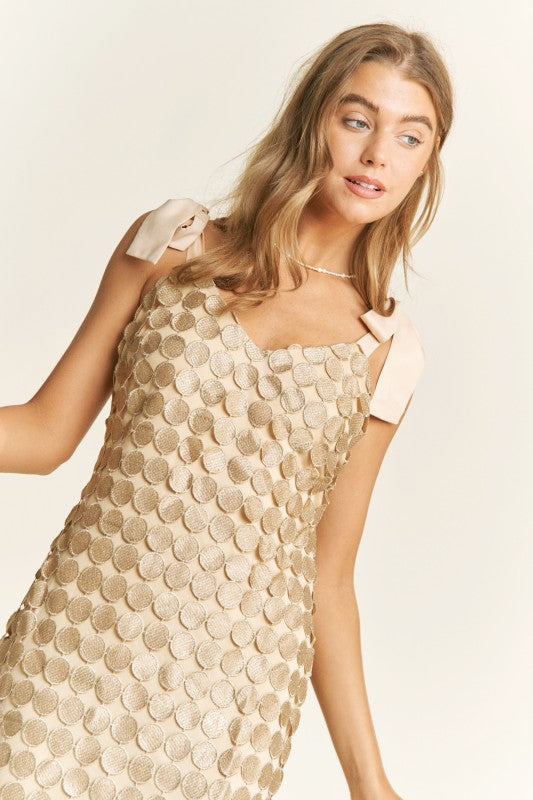 VESTIDO DORADO MAXI PUNTOS BORDADO BARBILLAS