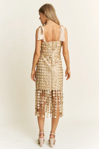 VESTIDO DORADO MAXI PUNTOS BORDADO BARBILLAS