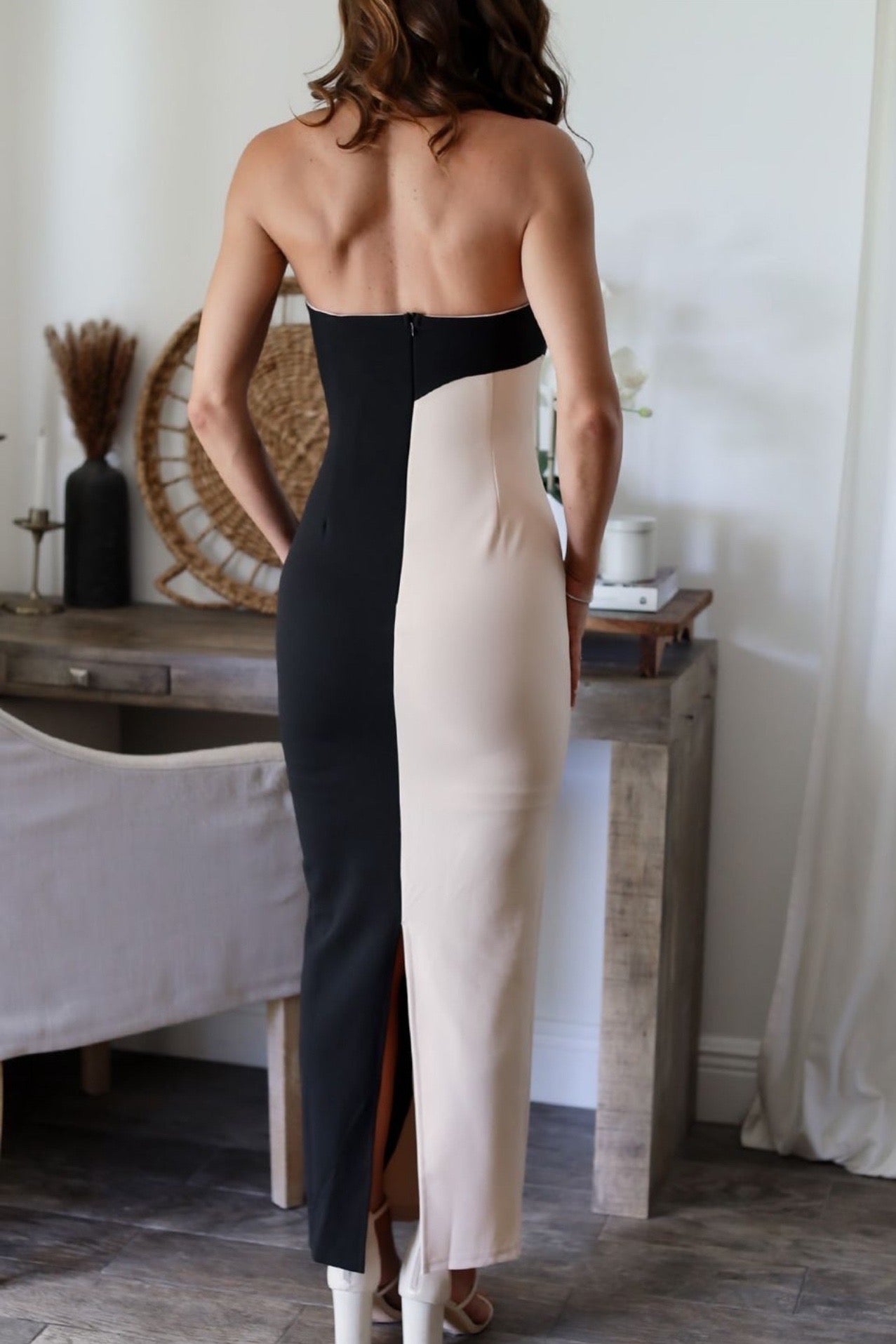VESTIDO MAIA MIDI STRAPLESS NEGRO/BEIGE