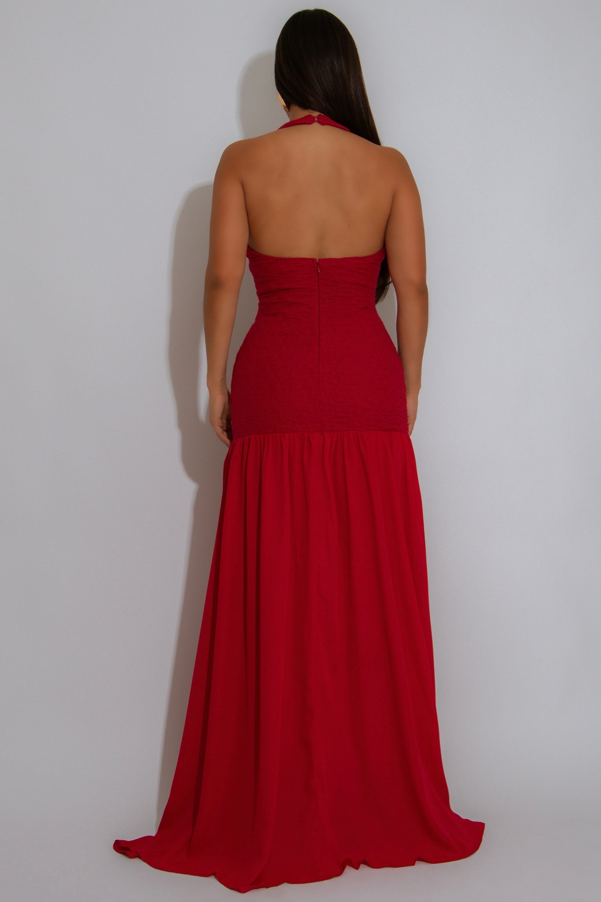 MAXI VESTIDO BERRY HALTER DIJE ORO.
