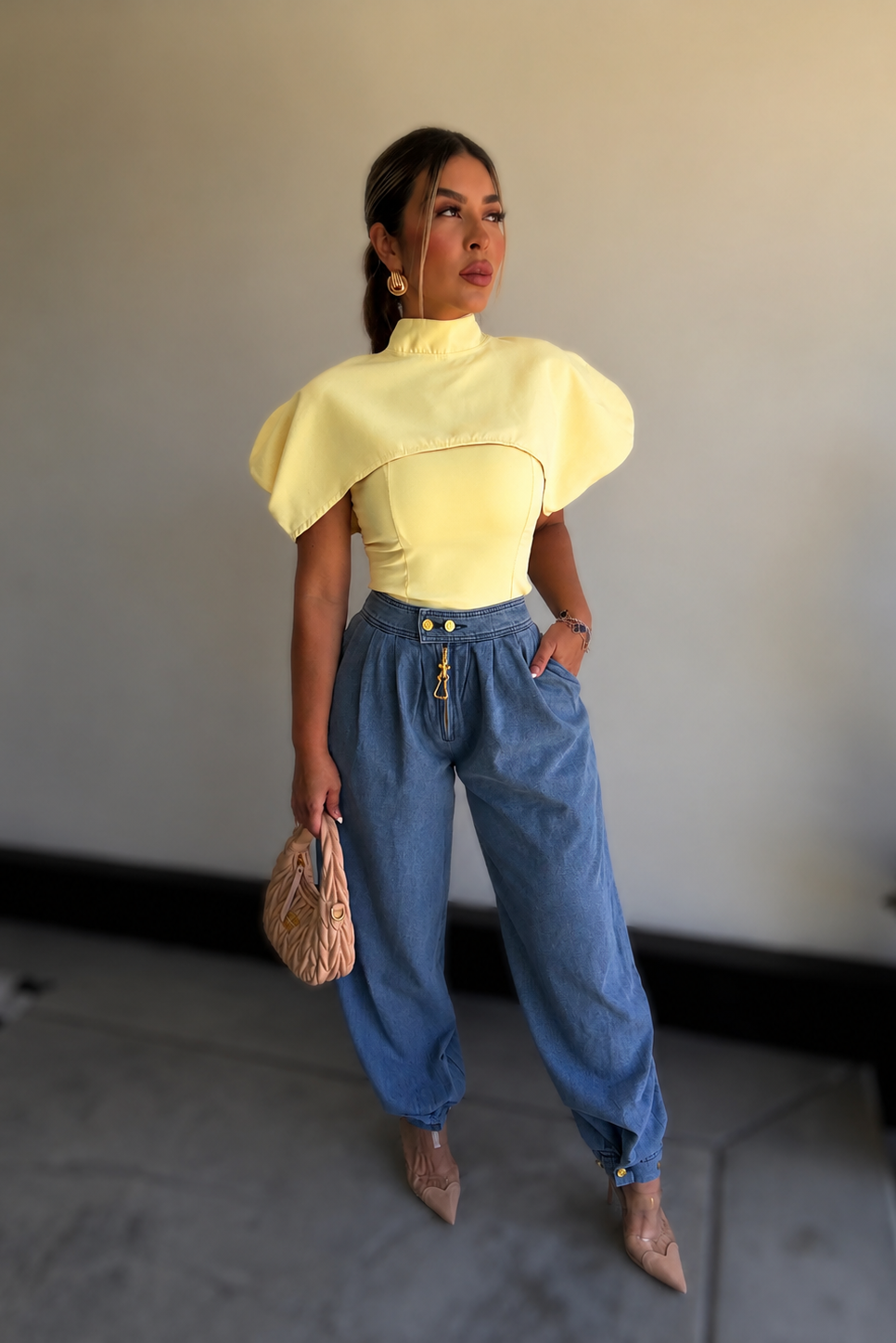 BLUSA HOMBRERAS AMARILLA