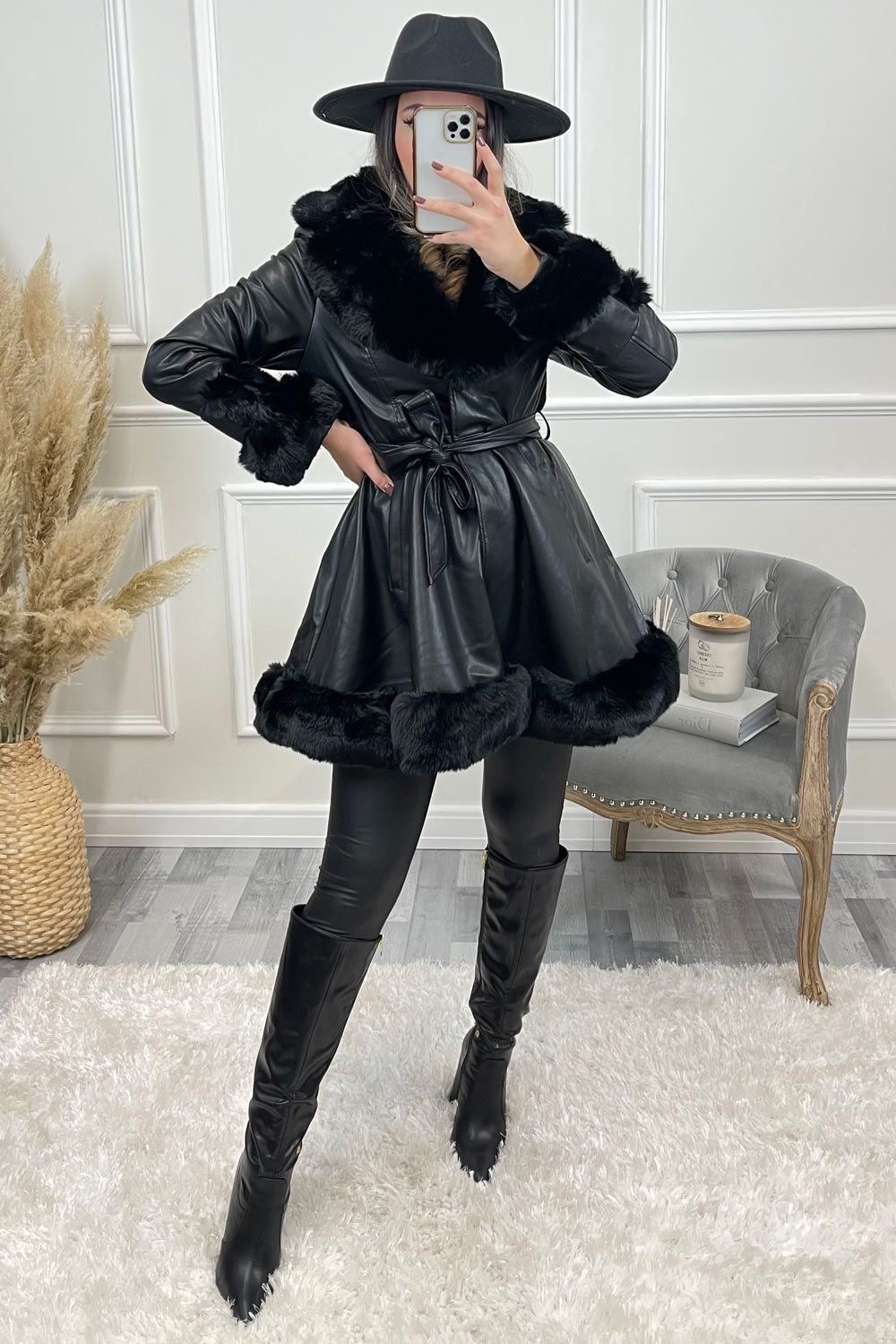 Street Style Look Con Abrigo De Pelo Negro Outfit Mas Fashion