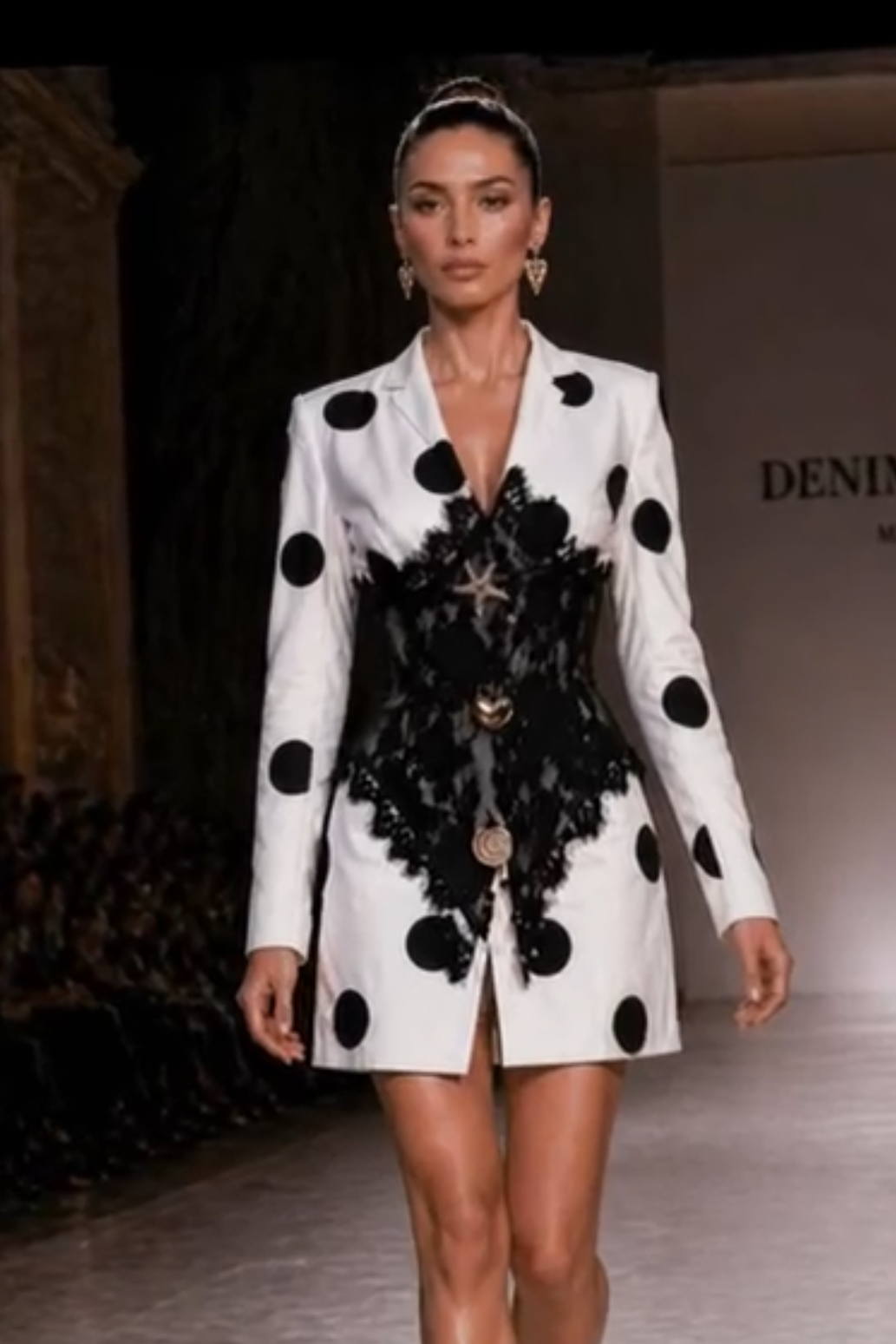 BLAZZER LARGO-VESTIDO PUNTOS BLANCO ENCAJE