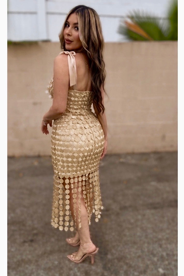 VESTIDO DORADO MAXI PUNTOS BORDADO BARBILLAS