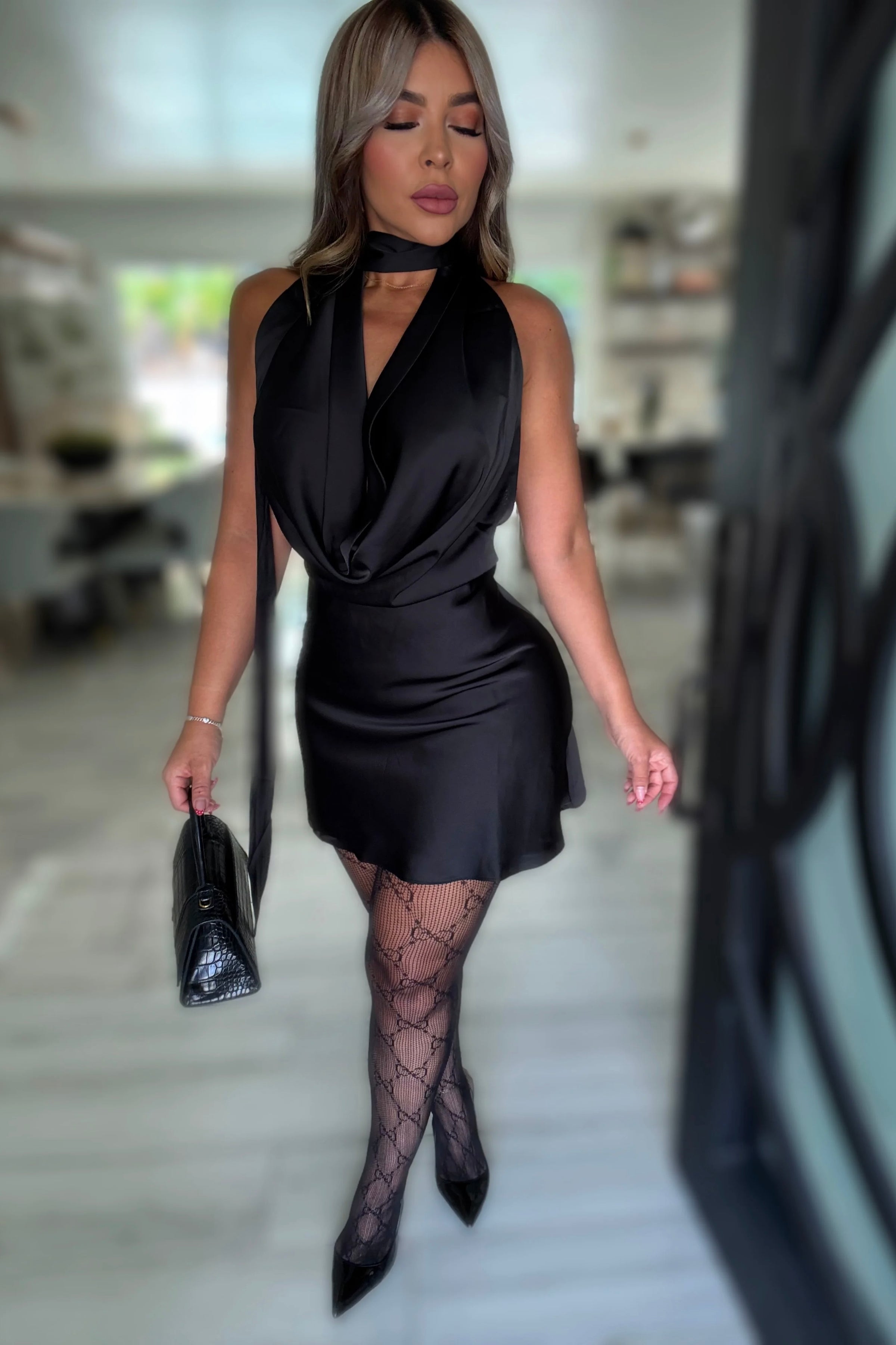 VESTIDO  HALTER NEGRO SATIN