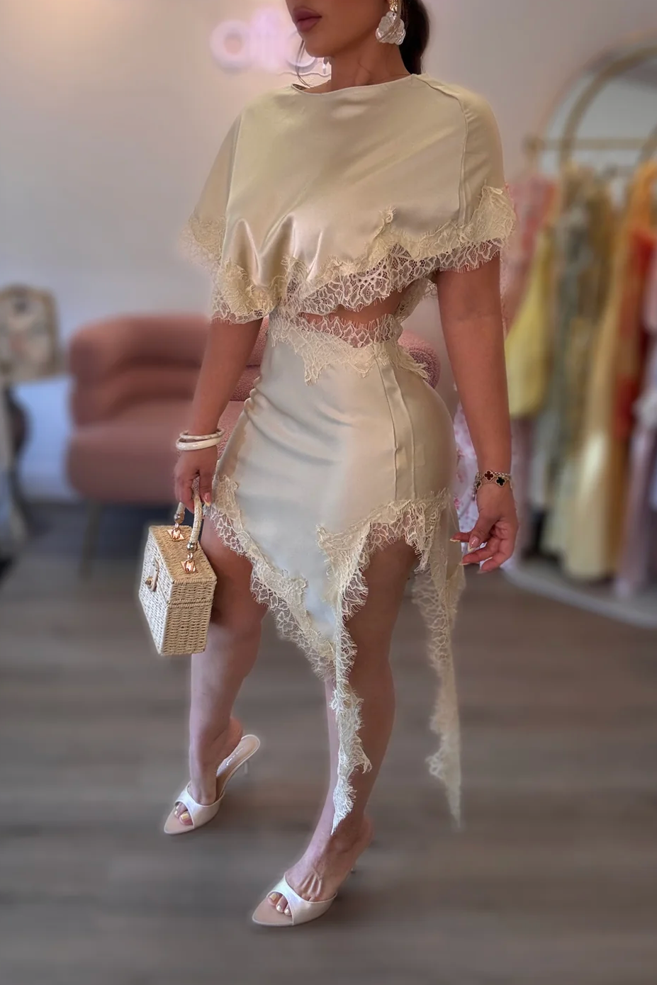 VESTIDO LENCERO MANGA NUDE
