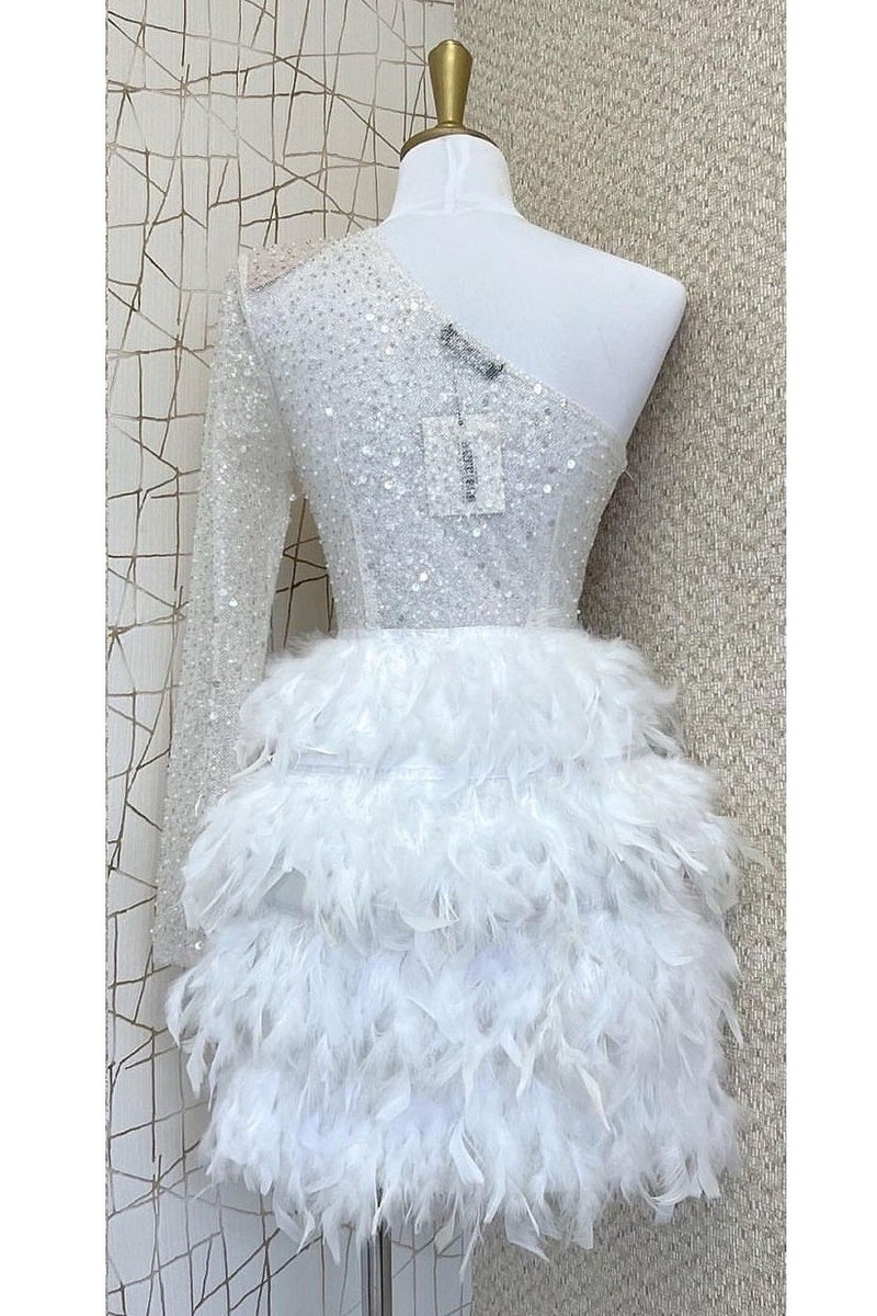 VESTIDO DYARA LENTEJUELAS UNA MANGA PLUMAS