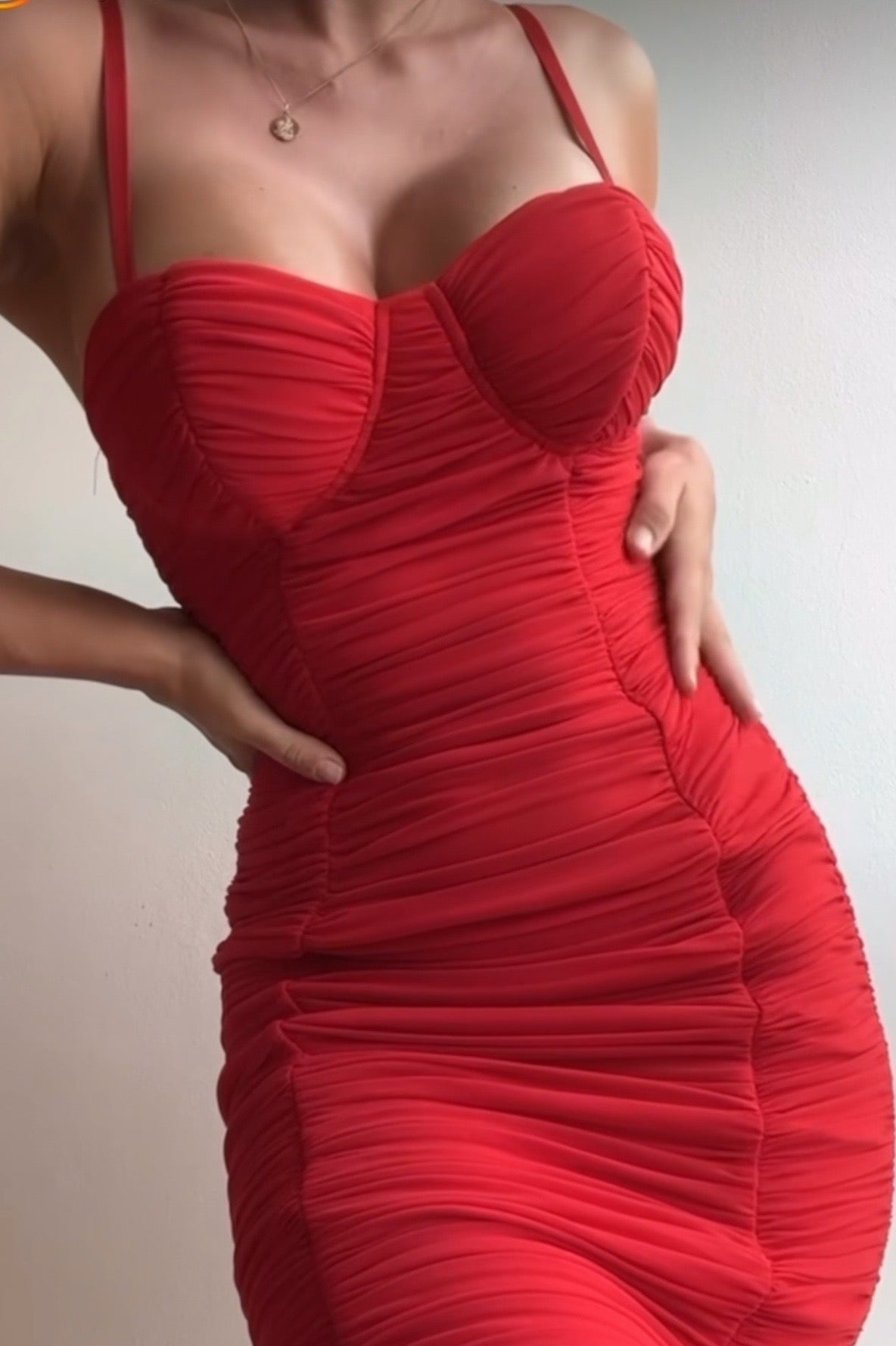 VESTIDO SASHA MESH TUBO DRAPEADO ROJO