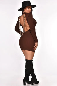 VESTIDO NUBIA CAFE CADENAS